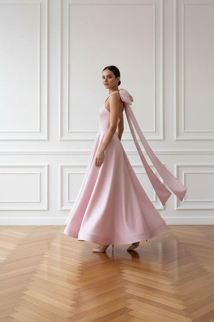 Robe De Bal Rose Poudré À Col Montant